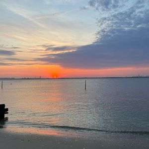 Meet your Posher, Caitlin